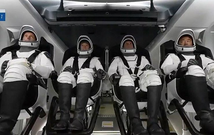 لحظه ورود فضانوردان ماموریت کرو-۲ به ایستگاه فضایی + فیلم
