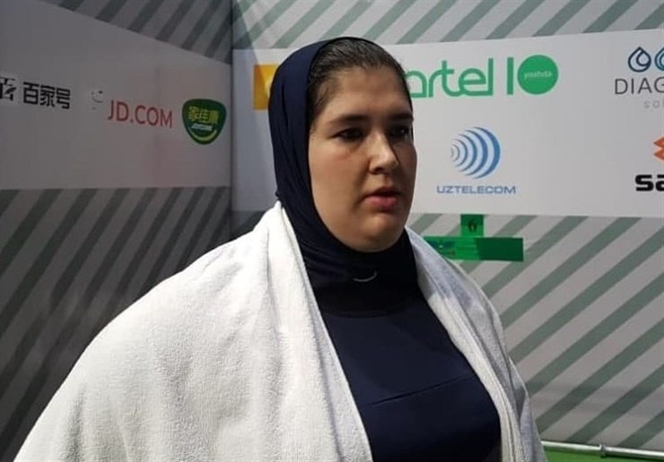 مهار وزنه ۱۲۱ کیلویی توسط فاطمه یوسفی در مسابقات آسیایی + فیلم
