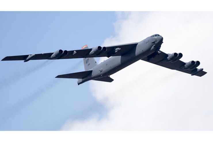 ۲ بمب‌افکن بی-۵۲ آمریکا برای تامین امنیت خروج نیرو‌های آمریکایی از افغانستان وارد قطر شدند