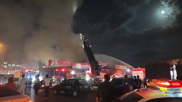 وقوع آتش سوزی در بازار خشکبار مصلی مشهد + فیلم و عکس