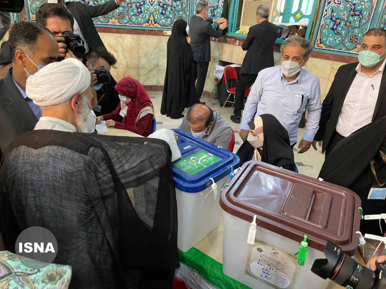 با انتخابات | کدام یک از چهره‌های سیاسی رای خود را در صندوق انداخته‌اند + تصاویر