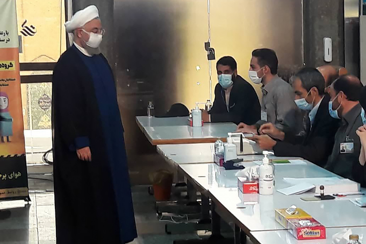 حضور رئیس جمهور در ستاد انتخابات کشور | روحانی: مشکلات نباید مانع رای دادن شود