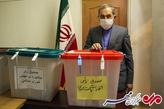 لحظه به لحظه با انتخابات ۱۴۰۰ | کدام یک از چهره‌های سیاسی رای خود را در صندوق انداخته‌اند + تصاویر