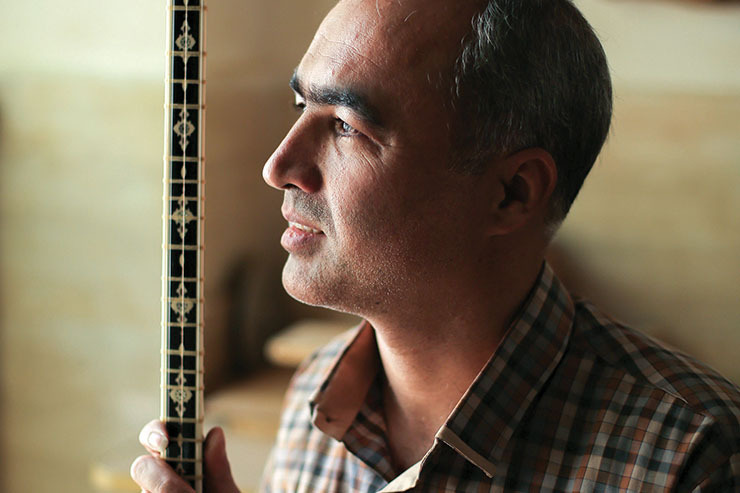 ابداعات علیرضا باقری، نوازنده و سازنده تار و سه‌تار محله لادن مشهد