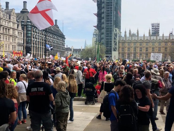 مخالفان واکسیناسیون کرونا در لندن تظاهرات برپا کردند