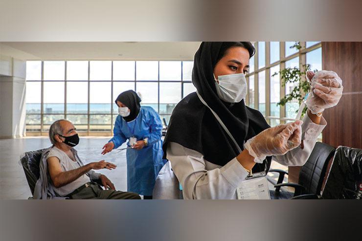 آغاز ثبت نام واکسیناسیون کرونا ۶۵ساله‌ها در مشهد