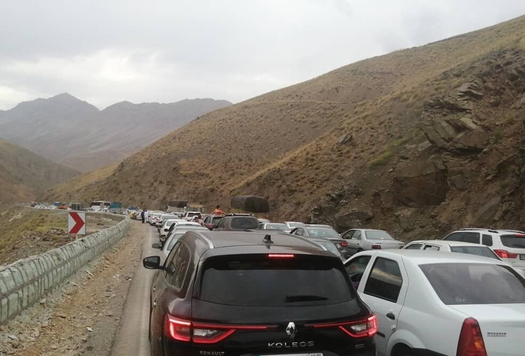 ترافیک شدید خودروها در مسیر تهران به شمال در جاده هراز + فیلم