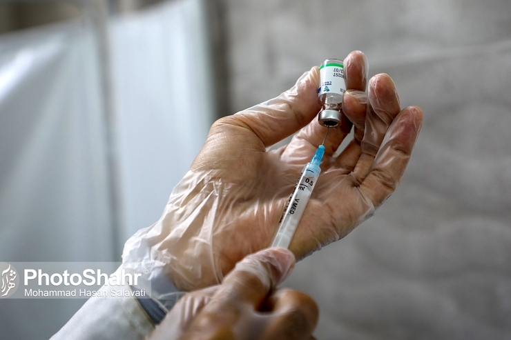ویدئو | برخورد نامناسب مامور پلیس با سالمندان در صف واکسن