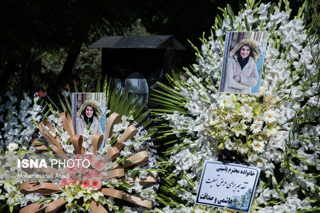 مراسم یادبود خبرنگاران «ریحانه یاسینی» و «مهشاد کریمی» + عکس
