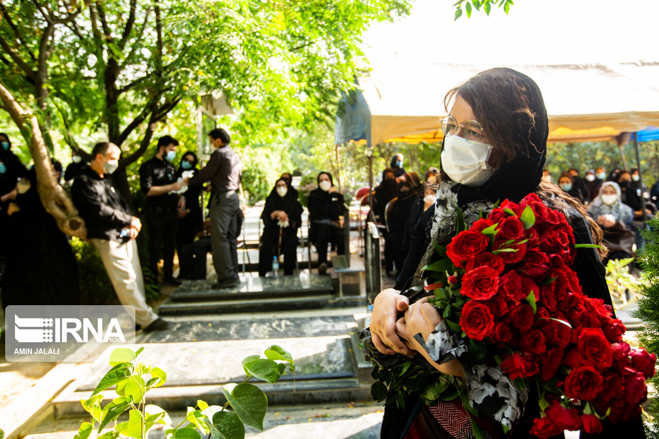 مراسم یادبود خبرنگاران «ریحانه یاسینی» و «مهشاد کریمی» + عکس
