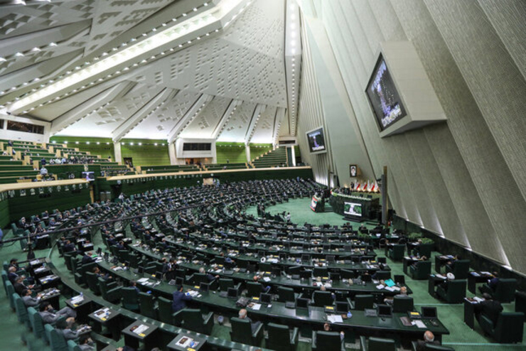 مجلس امروز طرح تغییر ساعت رسمی کشور را بررسی می‌کند