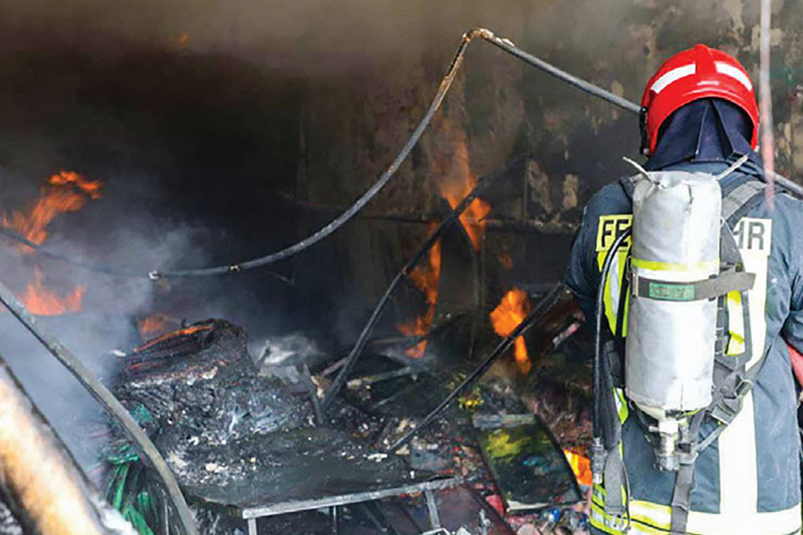 آتش سوزی فروشگاه رنگ و ابزار در بلوار توس مشهد موجب مرگ دلخراش صاحب مغازه شد