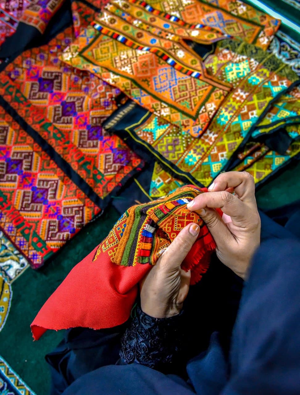 zanaan.com زنان سوزن‌دوز بلوچ و افغانستانی