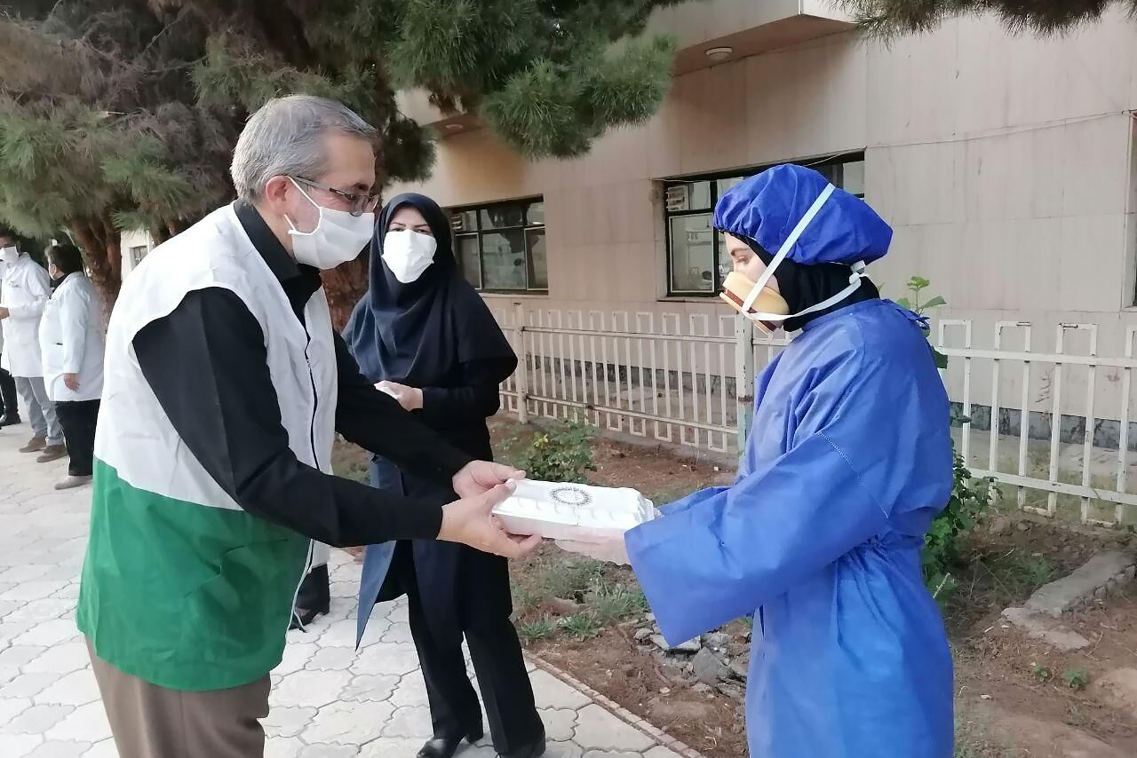 آستان قدس رضوی ۶۰۰ قلم تجهیزات پزشکی به بیمارستان‌های مشهد اهدا کرد