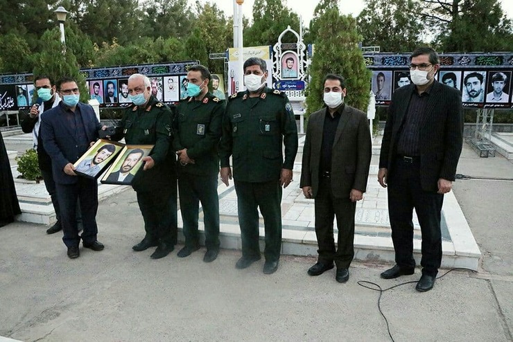 مراسم عطرافشانی و گلباران مزار «شهید محمود کاوه» در مشهد