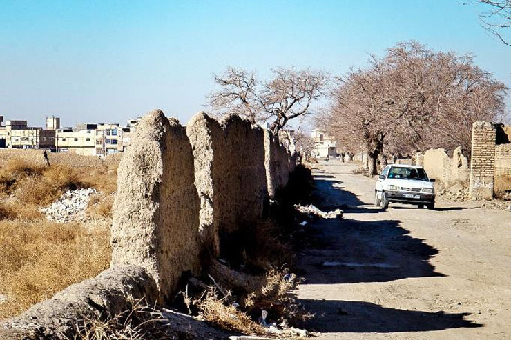 دردسر زمین‌های رها شده در محله «ایثارگران» مشهد