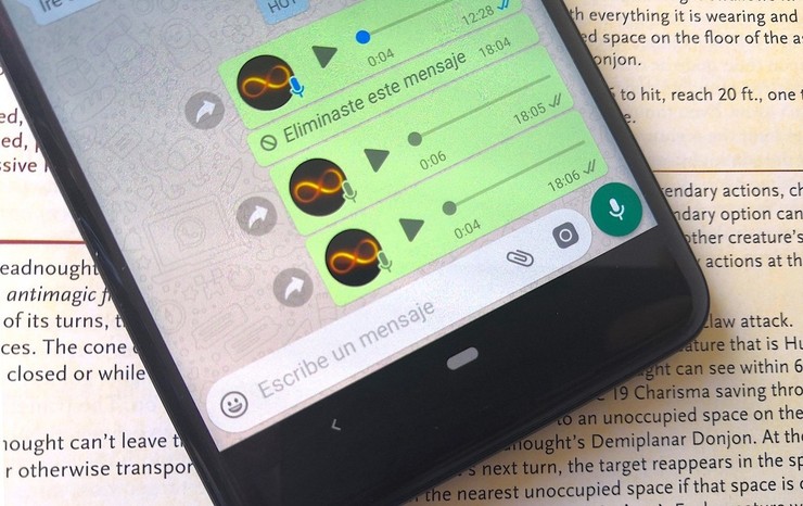 واتس‌اپ روی قابلیت تبدیل پیام‌های صوتی به متن کار می‌کند