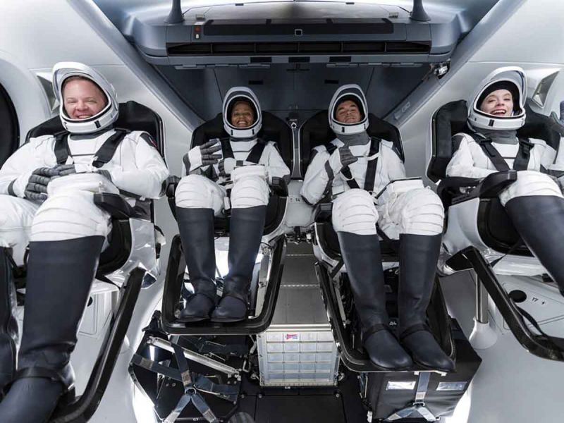 فیلم | لحظه پرتاب موشک اسپیس ایکس برای بردن چهار شهروند عادی به فضا