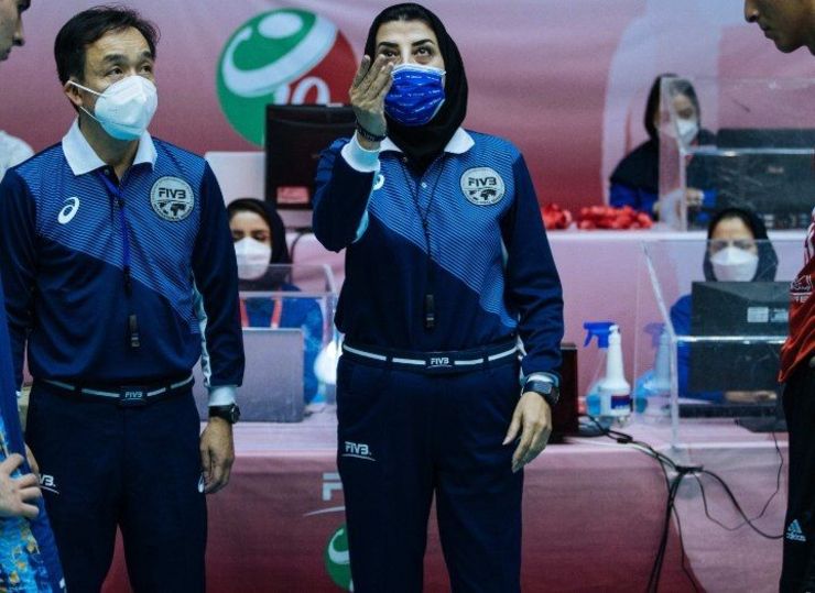قضاوت داور زن ایرانی در مسابقات والیبال نوجوانان جهان