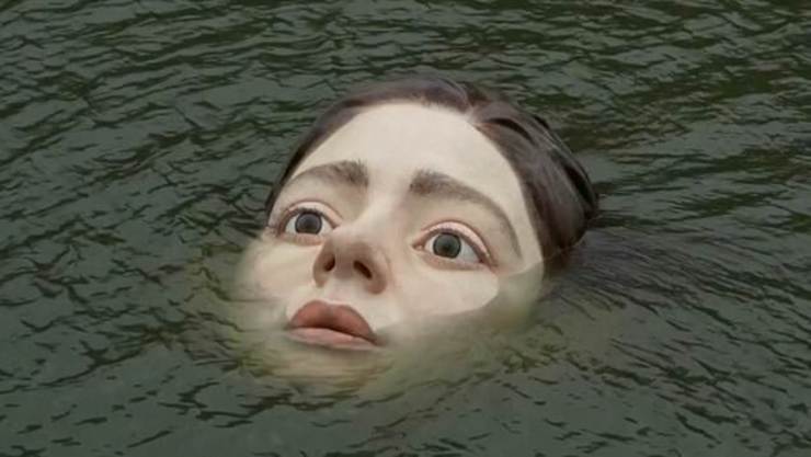 مجسمه دختر غرق‌شده در اسپانیا که همه را شوکه کرده است + فیلم
