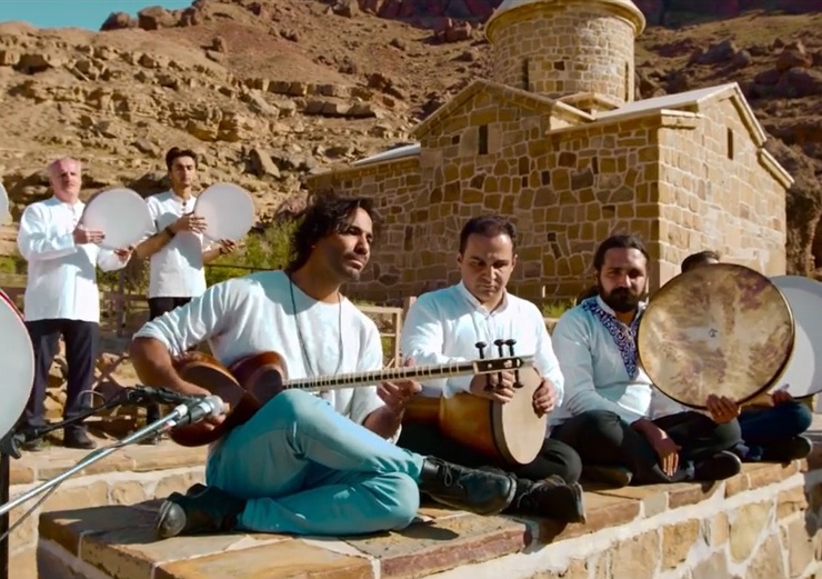 ویدئو | اجرای علی قمصری با نوازندگان تبریزی کنار رود ارس