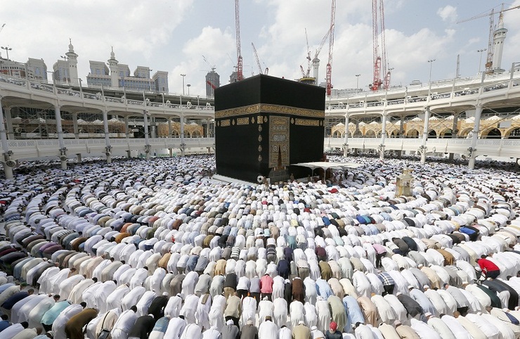 نخستین نماز در مسجد‌الحرام و مسجد‌النبی بدون فاصله اجتماعی، از ابتدای کرونا + فیلم