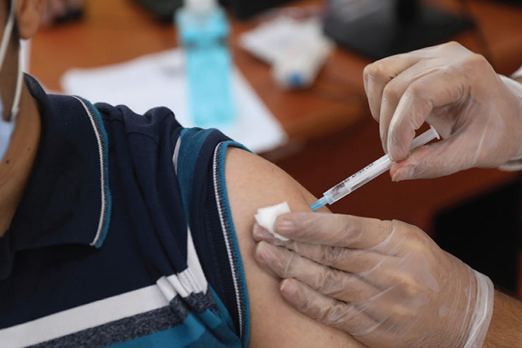 آمادگی استان برای مقابله با موج ششم کرونا | ممنوعیت حضور کارمندان واکسن نزده از اول آبان