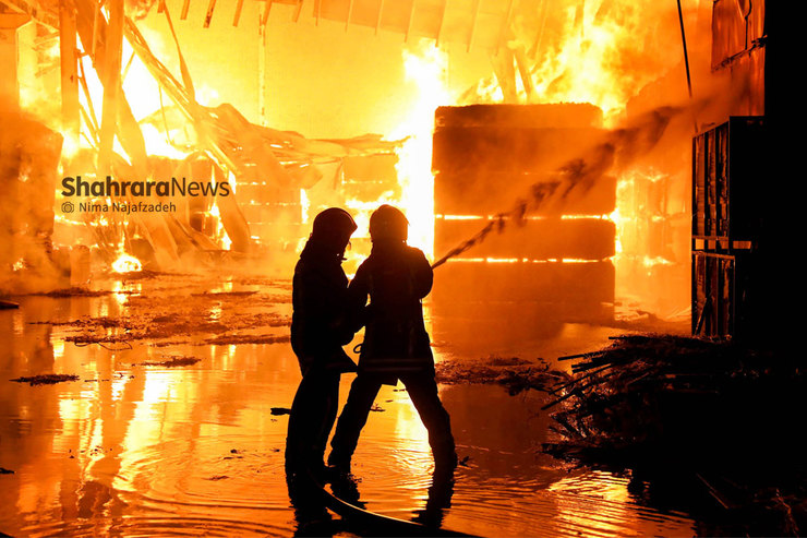 نگاهی به سختی های شغلی آتش‌نشانان | ایثار سیاوش‌ها در دل آتش
