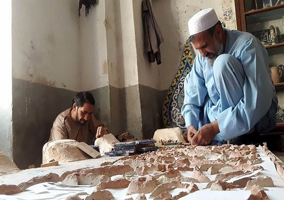 وضعیت ناگوار هنر کاشی‌سازی سنتی در هرات + عکس