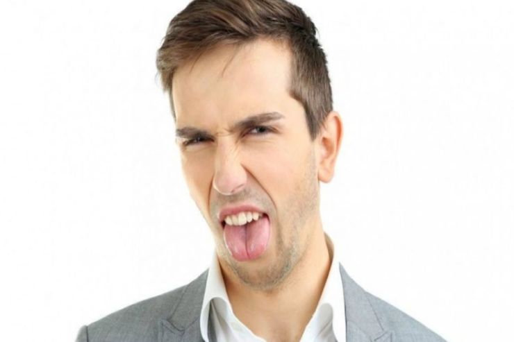 تلخی و خشکی دهان نشانه چیست؟ + درمان آن