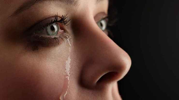 ۳ راهکار برای جلوگیری از ریزش اشک در فصل سرما