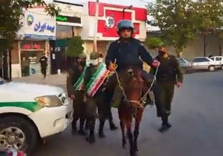 رژه پلیس اسب سوار در بابل + فیلم