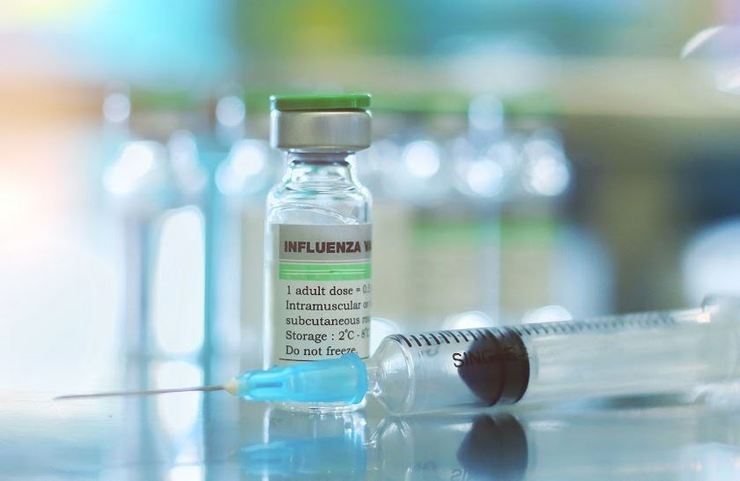 تزریق همزمان واکسن آنفلوآنزا و کرونا چه عوارضی دارد؟