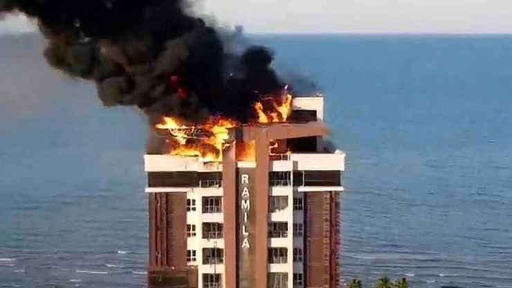 آتش‌سوزی برج ۱۷ طبقه در چالوس