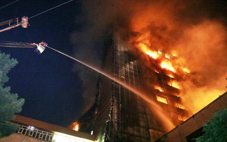 آخرین اخبار از آتش سوزی برج ۱۷ طبقه رامیلا در چالوس + علت حادثه و فیلم‌