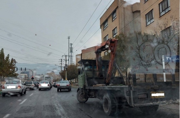 شهروند خبرنگار | پارک نامناسب جرثقیل در بلوار دلاوران مشهد