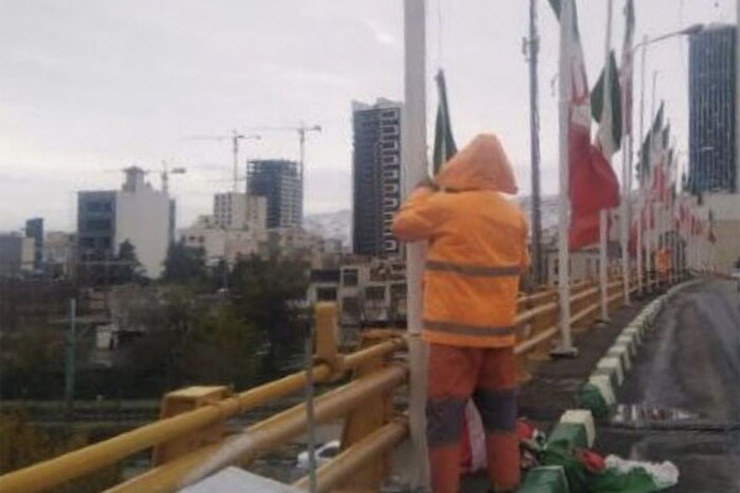 ویدئو | تقدیر شهردار مشهد از پاکبان مشهدی در حضور قهرمان المپیک