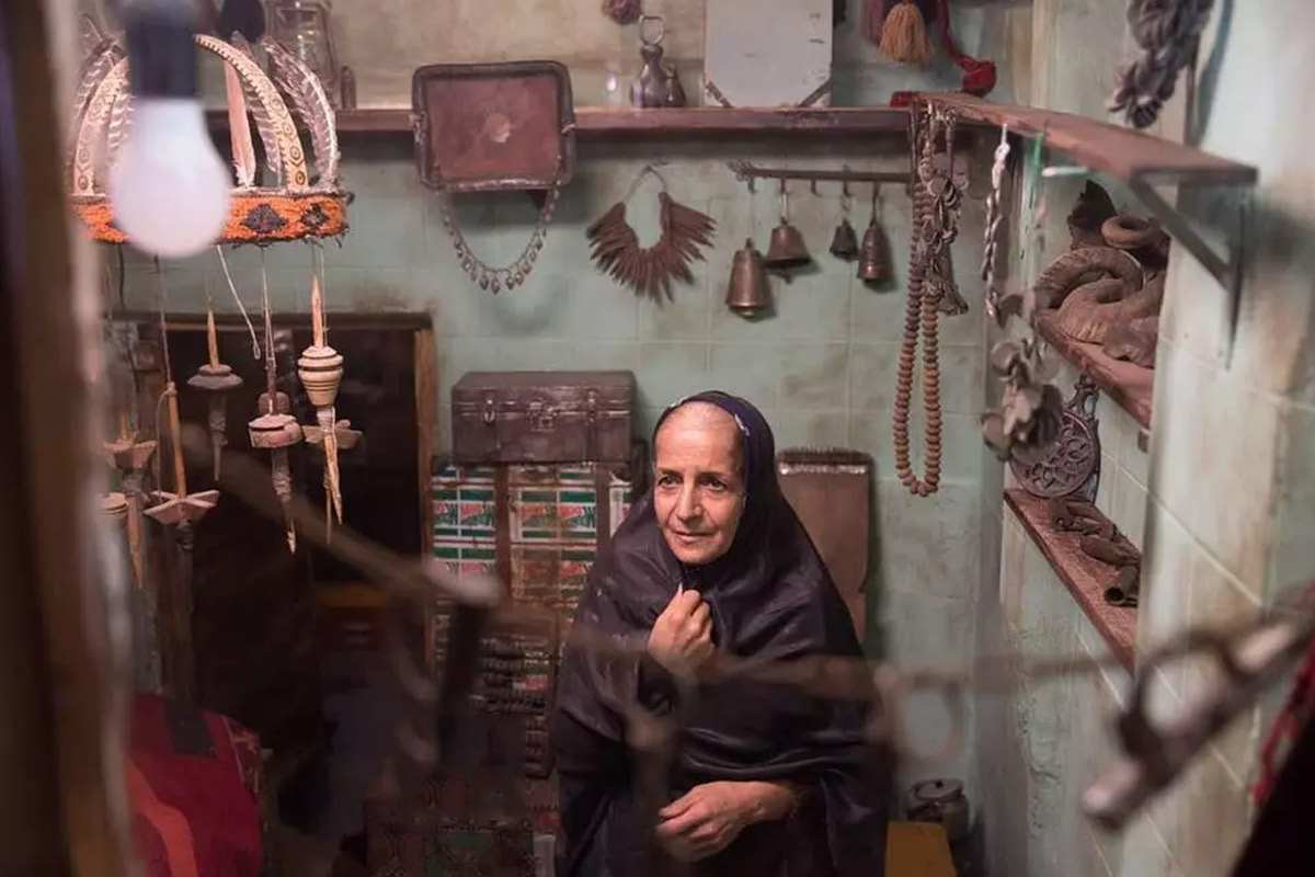 نگاهی به فیلم «پوست» | یا چطور با یک منشور، شیشه طلسم سینمای ایران را بشکنیم؟