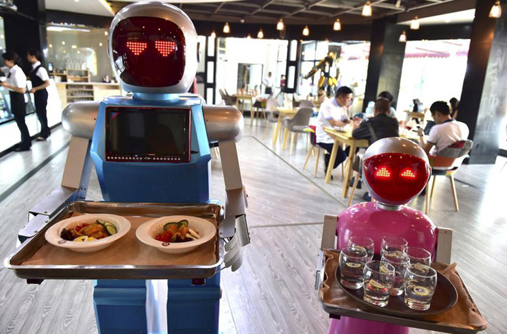 رستورانی در توکیو که ربات‌ها در آن همه کاره‌اند + فیلم
