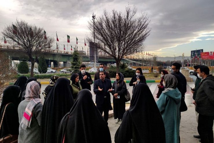 اولین تور بازدید میدانی هنرمندان بخش آذین‌های نوروزی از سطح شهر مشهد