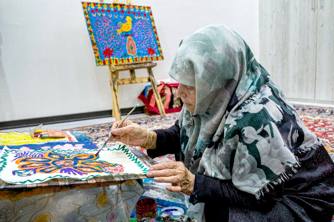 نگاهی به آثار نقاشی زهرا نعمتی، که در قالب نمایشگاه «باغ یک گل» در نگارخانه رادین برگزار شد