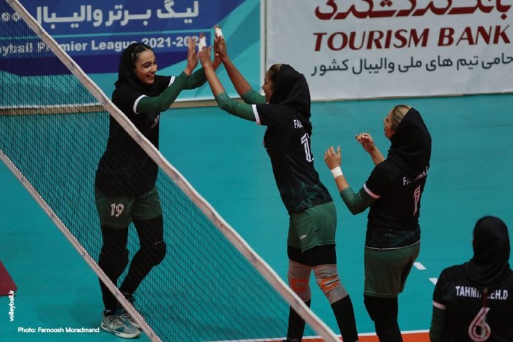 قهرمانی اصفهانی ها در نیم فصل لیگ برتر والیبال زنان| دختر شمالی، برگ برنده ذوب آهن