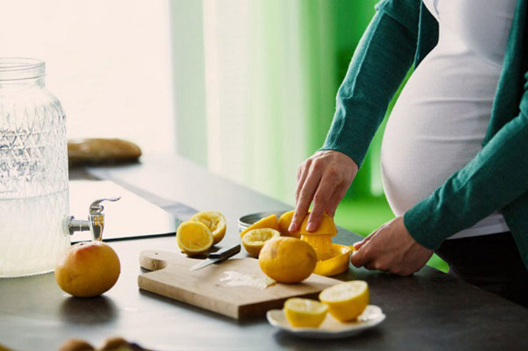 مادران بارداری که سنگ کلیه دارند، لیمو بخورند