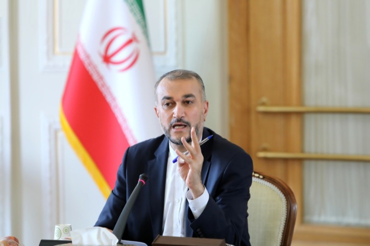 تاکید وزیر خارجه براهمیت همسایگان در سیاست خارجی ایران