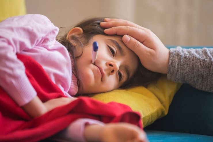 ۴ اقدام مهم در مواجه با تب شدید کودکان