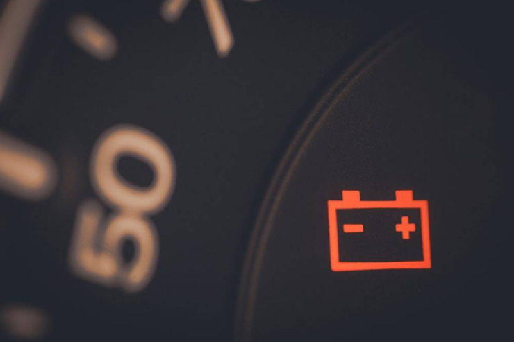 روشن شدن چراغ باتری خودرو را جدی بگیرید