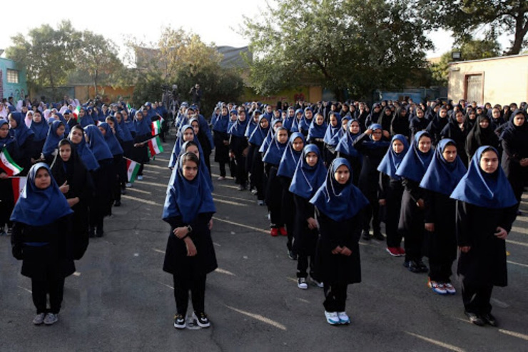 انتخاب لباس فرم مطابق با نظر شورای مدارس و سلیقه دانش‌آموزان