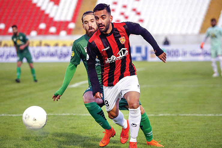 با برگزاری هفته هفتم لیگ برتر فوتبال، سپاهان صدرنشین لیگ باقی ماند و پرسپولیس به رتبه دوم رسید.