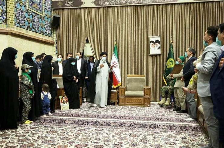 رئیس جمهور در دیدار با خانواده‌های شهدا در مشهد: مهمترین وظیفه مسئولان حفظ دستاوردهای شهداست