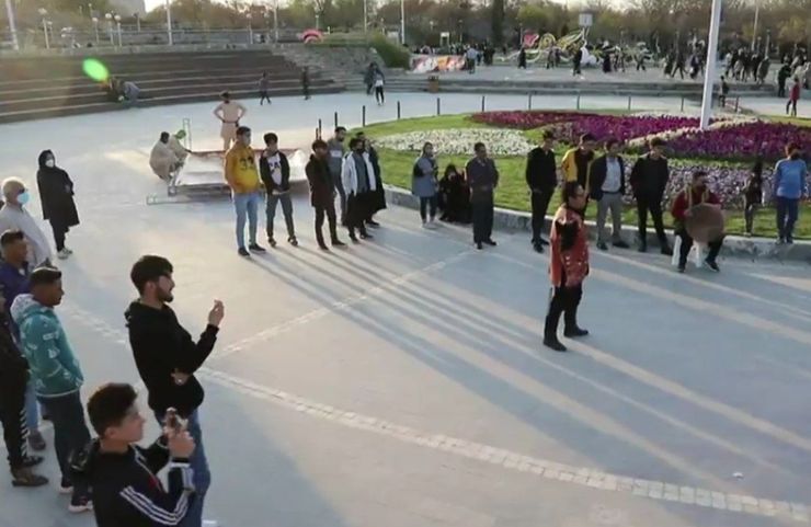 استقبال مردم از اجرای نمایش های نوروزی در جشنواره بهار هنر مشهد